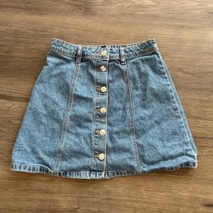 Divided H&M Women’s Size 2 Denim Button Skirt